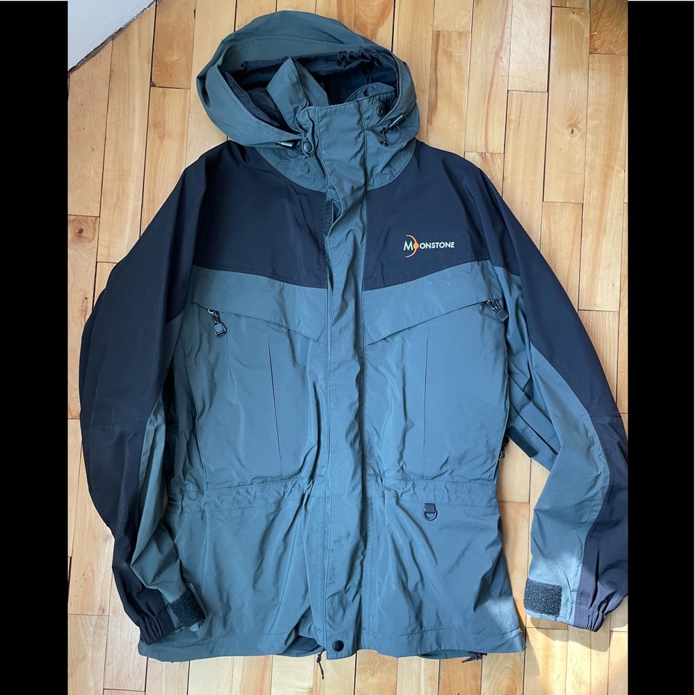 Moonstone Goretex gray jacket. Size medium